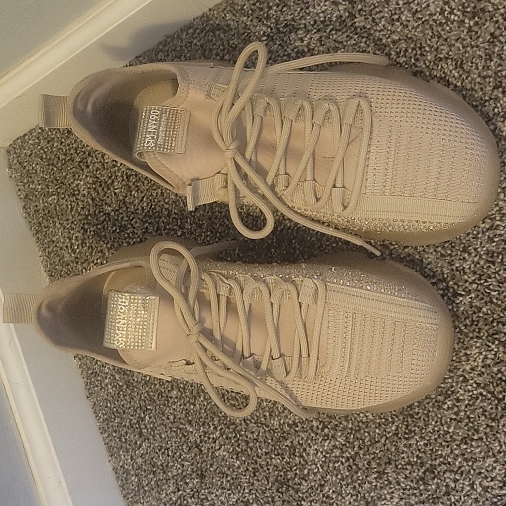 Steve Madden tennis shoes
